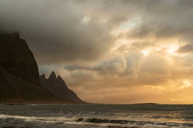 İzlanda'da Vestrahorn Dağı