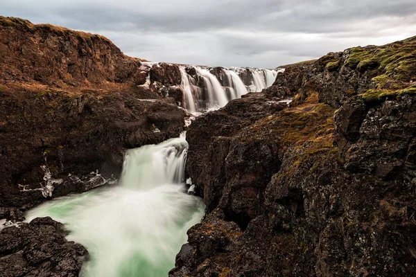 Kolugljufur vodopád Islandu — Stock fotografie