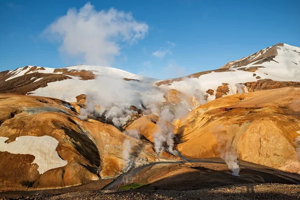 Сонячний Підйом Геотермальному Районі Керлінгарфйолл Сонячний Літній День Ісландія — стокове фото
