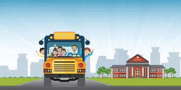 Šťastné Usměvavé Děti Jedoucí Žlutém Školním Autobuse Řidičem Pozadí Školní — Stockový vektor