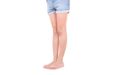 Kız bacak hareketleri beyaz arka plan üzerinde izole.