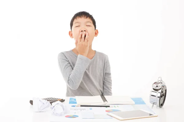 Stanco Esausto Asiatico Studente Della Scuola Primaria Addormento Mentre Studio — Foto Stock