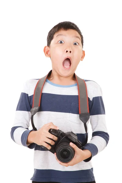 Sorrindo Menino Asiático Com Câmera Isolada Fundo Branco Wow Pose — Fotografia de Stock