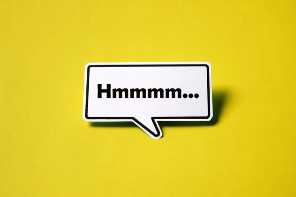 Hmmm Speech Bubble White Paper Isolated Yellow Paper Background Drop — Stock Photo, Image