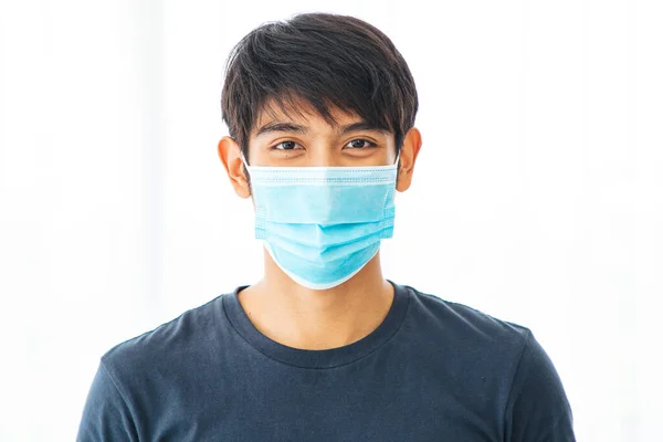 Zbliżenie Azji Człowiek Portret Nosić Niebieski Koszula Ochrona Grypa Zimno — Zdjęcie stockowe