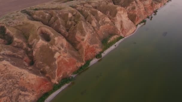 Vista Aérea Costa Del Mar Negro Con Colinas Escarpadas Profundos — Vídeo de stock