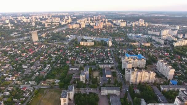 Luchtfoto Van Het Groene Stedelijke Stadsbeeld Van Kiev Een Zonnige — Stockvideo