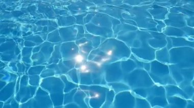 Ading havuzu kristal formları aslant ateş güzel bir arka plan yapma parlayan ile ilham verici celeste sularda muhteşem bir görünümünü fairylike Yüzme Havuzu ile onun hayatta transparan gökyüzü mavi parlayan sular.