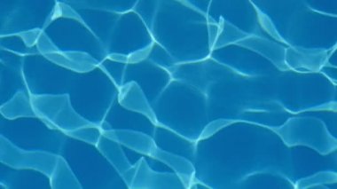 Onun oyun celeste dalgalar slo-mo bir kristal yüzme havuzunda neşeli bir arka plan şekillendirme çizgili değişen ışık mavi suları sallanan harika bir görünümü ile Wading havuz suyu göz kamaştırıcı rahatlatıcı. 