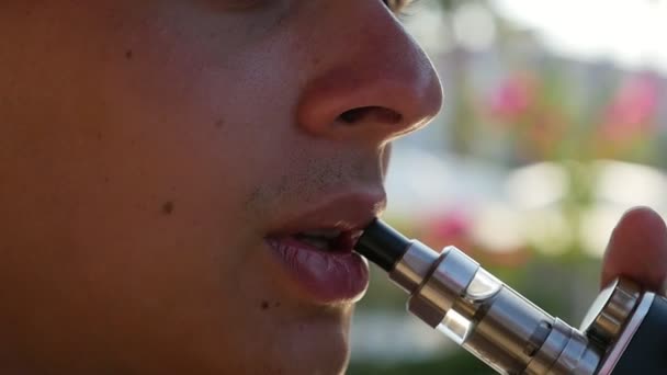 Perfil Homem Fumando Respirando Fumaça Grossa Cigarro Slo Macro Tiro — Vídeo de Stock