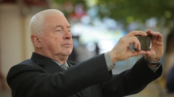 Optimistic Senior Man Business Suit Raises Hands Taking Photos Outdoor — Stock Video