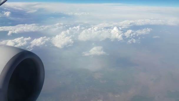 Повітряні Гігантські Дикі Снігові Хмари Вікна Літака Влітку Енігматичний Вид — стокове відео