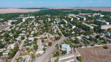 Askania-Nova hava atış ile çeşitli evler ve yaz harika kuşbakışı göz atış Askania-Nova yerleşim, Merkez Taurida bozkır biyosfer Sanctuary binalar, çimenler ve parkları yaz aylarında parklarda 