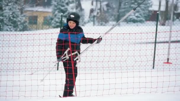 Zakopane Polônia Dezembro 2018 Jolly Boy Deslizando Longo Cerca Líquida — Vídeo de Stock