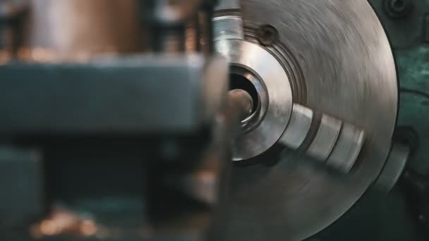 Metallic Rod Moving Rotating Lathe Machine Big Workshop Impressive View — Stock Video