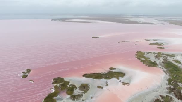 Летний Снимок Озера Сивош Розовыми Водами Множеством Крошечных Островков Летом — стоковое видео