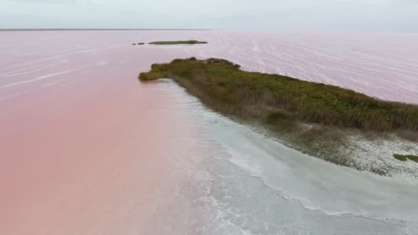 Κεραία Βολή Της Ένα Νησάκι Ροζ Και Μπλε Νερά Της — Αρχείο Βίντεο