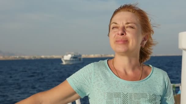 Happy Blond Woman Standing Ship Handrail Sharm Sheikh Slo Cheery — 图库视频影像