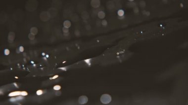 Yanardağ lav esrarengiz görünümü bir volkan gibi hareketli siyah beyaz su akışı yavaş çekimde gibi ilerleyen lambent siyah ve beyaz su yıkanmak ağır çekimde yanıp sönen ve beyazımsı noktalı. Görünüşe göre fairylike