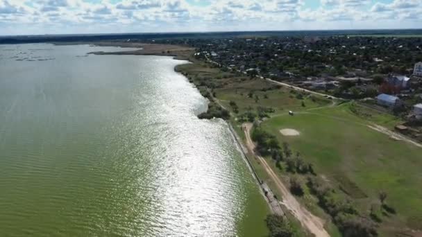 Luftaufnahme Des Dnipro Ufers Mit Straßen Und Grün Bei Sonnenuntergang — Stockvideo