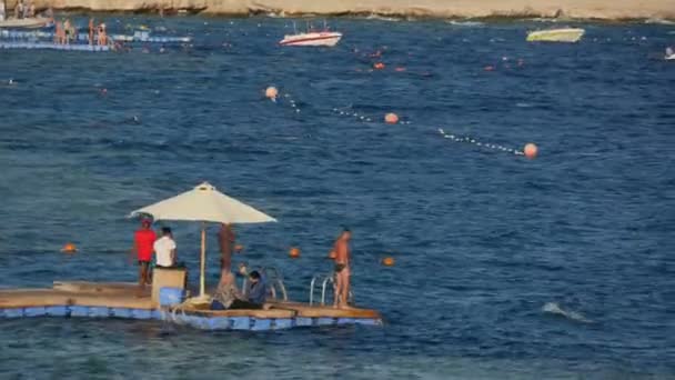 Sharm Sheikh Egipto Octubre 2018 Alegre Vista Una Balsa Movimiento — Vídeo de stock