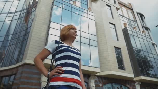 Cheery Blond Woman Standing High Modern Glass Building Sunny Day — 图库视频影像