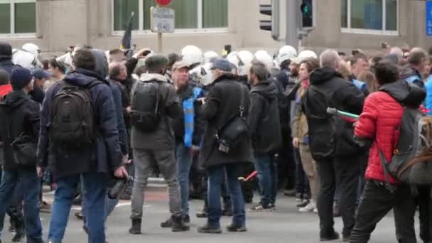 Bruxelas Bélgica Março 2019 Vista Impressionante Ativistas Coletes Amarelos Azuis — Vídeo de Stock