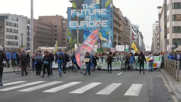 Bruxelas Bélgica Março 2019 Vista Surpreendente Enorme Grupo Manifestantes Verdes — Vídeo de Stock