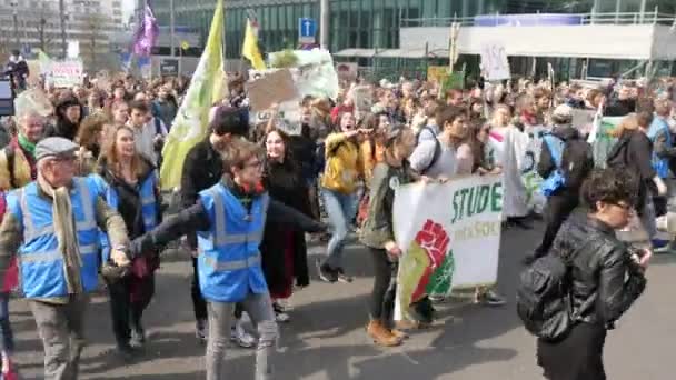 Bryssel Belgien Mars 2019 Underbar Utsikt Över Hundratals Optimistiska Människor — Stockvideo