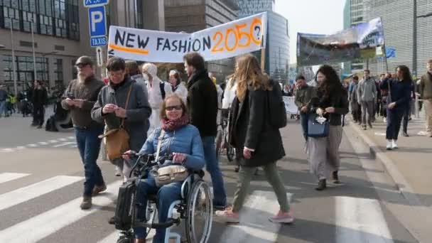 Bruxelles Belgien Marts 2019 Cheery Visning Grøn Fred Demonstranter Holde – Stock-video