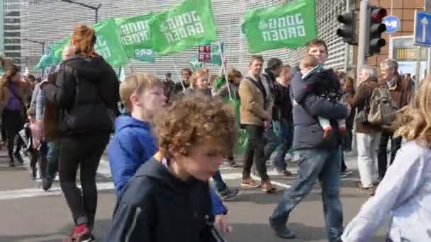 Bruxelas Bélgica Março 2019 Vista Impressionante Crianças Ativas Cantando Slogans — Vídeo de Stock