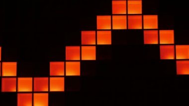 Belçika'da bir gece kulübünde hafif müzik ekranının bir parçası olarak hareketli kareler Belçika'da bir gece kulübünde ileri geri uzanan çizgiler ve büyük dikdörtgenler yerleştirilen aydınlatma neşeli turuncu ve beyaz kareler