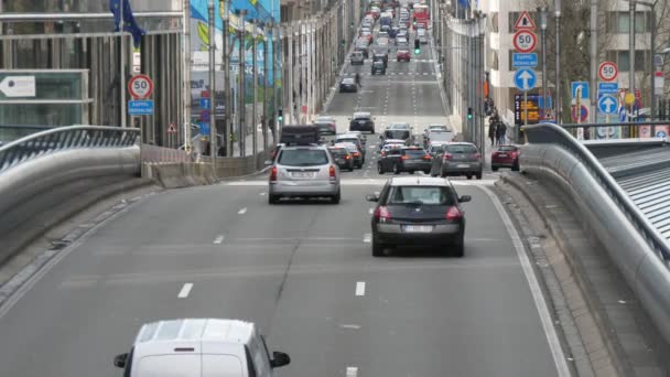 Bruselas Bélgica Abril 2019 Maravillosa Vista Coches Puente Alto Con — Vídeos de Stock