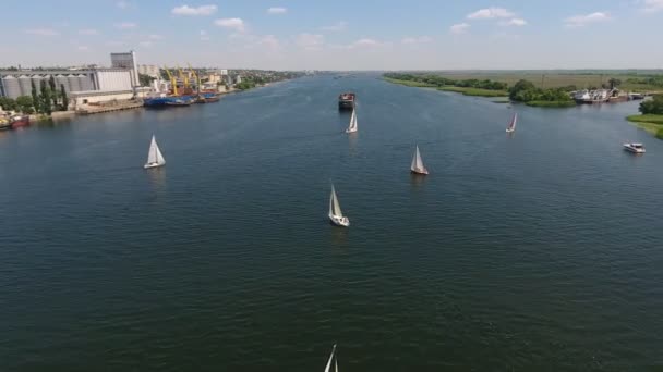 Foto Aerea Molti Yacht Che Navigano Nel Fiume Dnipro Una — Video Stock