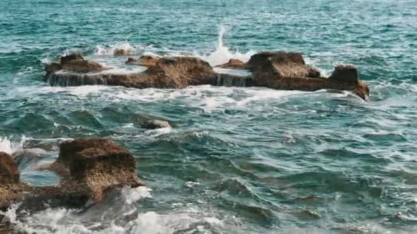 Узбережжя Середземного Моря Скелями Гальковими Аланії Влітку Slo Чудовий Вид — стокове відео