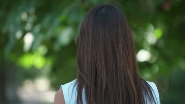 Édes Lány Mosolygott Fordult Fejét Boldogan Nyáron Slo Csodálatos Kilátás — Stock videók