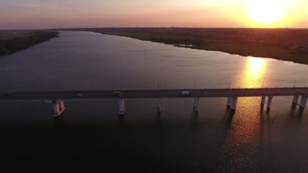 Luftaufnahme Einer Langen Brücke Bei Herrlichem Sonnenuntergang Von Einer Hoch — Stockvideo