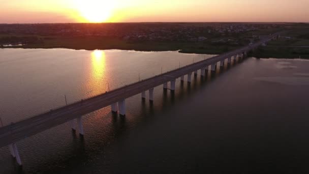 Foto Aérea Puente Lejano Sobre Dnipro Una Espléndida Puesta Sol — Vídeos de Stock