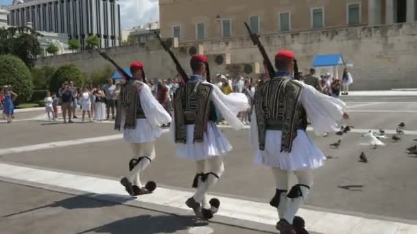 Atenas Grecia Agosto 2019 Impresionante Vista Evzones Verdes Tradicionales Marchando — Vídeos de Stock