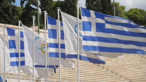 Tres Banderas Olímpicas Tres Griegas Ondeando Sobre Asta Bandera Verano — Vídeos de Stock