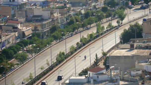 여름에 고속도로의 화려한 보기와 아테네 고속도로의 화려한 보기와 아테네 도로와 — 비디오