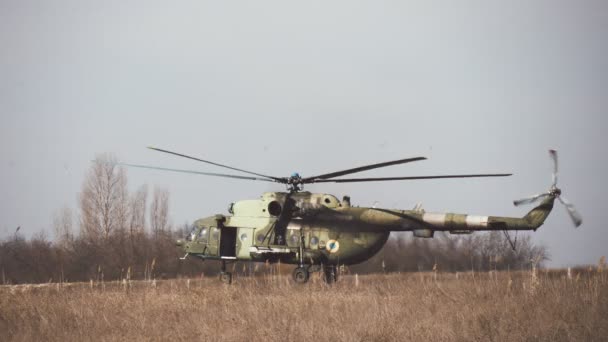 Oděssa Ukrajina Července 2018 Úchvatný Pohled Bílou Zelenou Vojenskou Helikoptéru — Stock video
