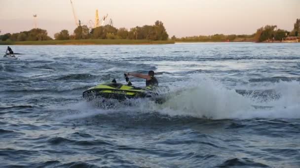 Kiev Oekraïne Juni 2020 Cool Sportieve Man Krijgt Adrenaline Van — Stockvideo