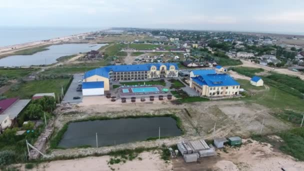 Foto Aerea Grande Complesso Alberghiero Con Piscina Una Località Balneare — Video Stock