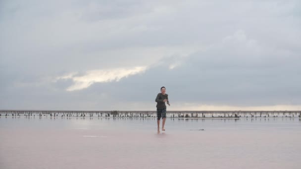Happy Brunet Boy Running Fast Sandy Sea Beach Slow Motion — Αρχείο Βίντεο