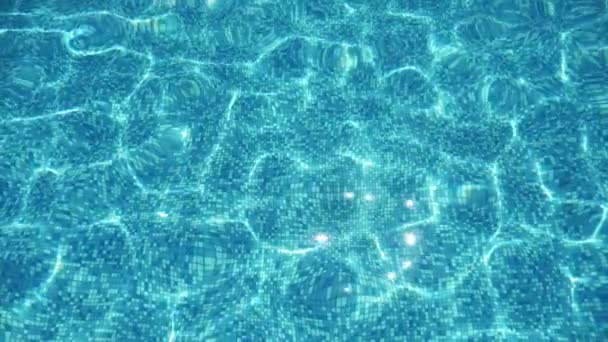 Büyüleyici Mavi Sular Yazın Işıltılı Bir Yüzme Havuzunda Yavaşça Sallanırken — Stok video