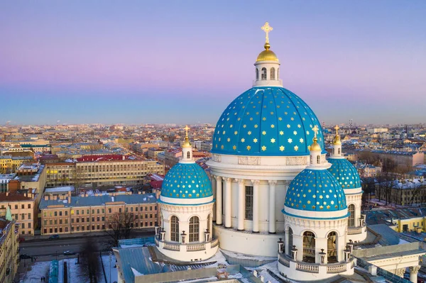 Catedral de la Trinidad Catedral Ortodoxa en Troitsky Prospekt en el distrito de Almirantazgo de San Petersburgo . — Foto de Stock
