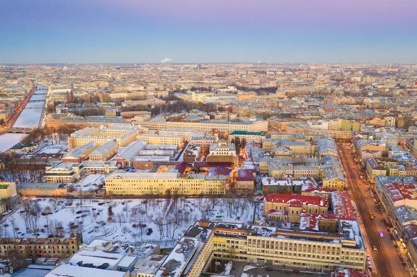 Draufsicht auf das Zentrum von st. petersburg. Foto mit Drohne. — Stockfoto