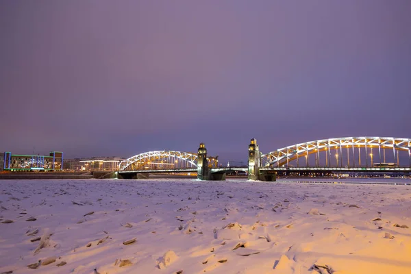 Bolsheokhtinsky Bridge (znany również jako cesarz Piotr Wielki most), St. Petersburg, Rosja — Zdjęcie stockowe