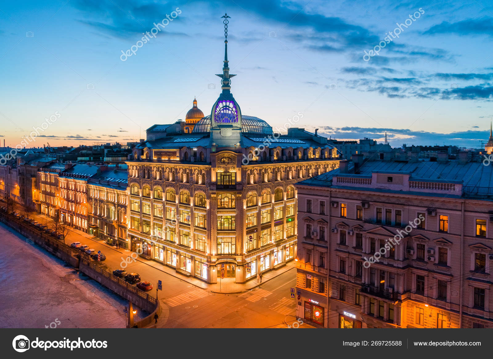 圣彼得堡 俄罗斯 19年3月 Au Pontrouge商店类豪华 英文 红桥附近 圣彼得堡最美丽的历史建筑之一 建于1907年 图库社论照片 C Druii